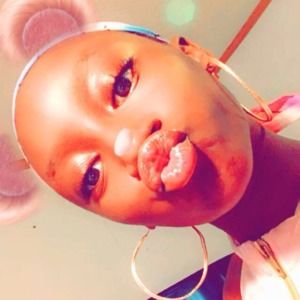 Meet your Posher, Camille